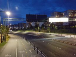 Trondheim Norvège - vue de nuit route et piste cyclable - télégéré par contrôleurs Citylone