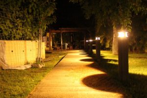 CHU St Denis la réunion - allée piétonne télégérée par produits Citylone